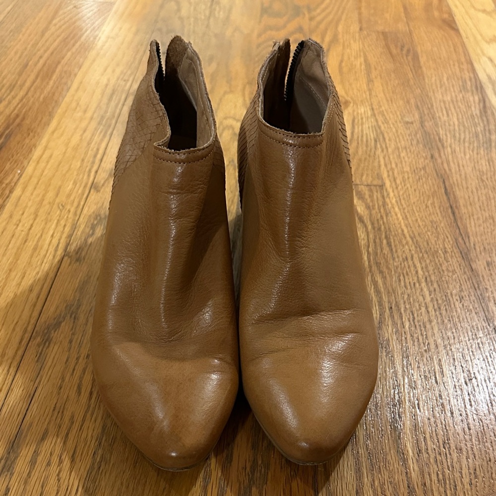 Chic Tan Leather Ankle Booties